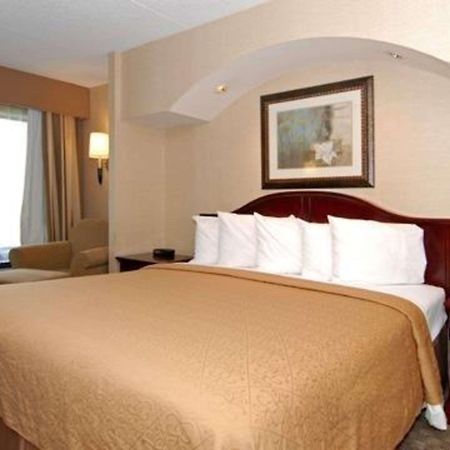 Quality Inn & Suites Бенсалем Номер фото