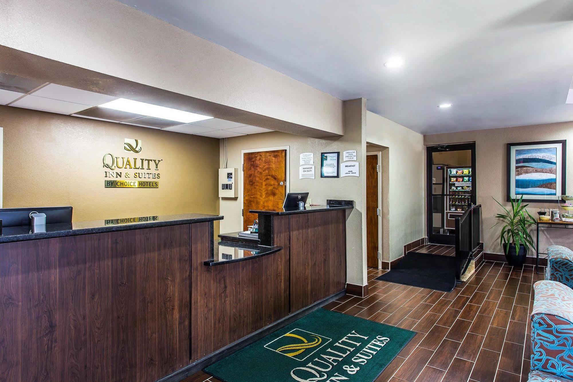 Quality Inn & Suites Бенсалем Екстер'єр фото
