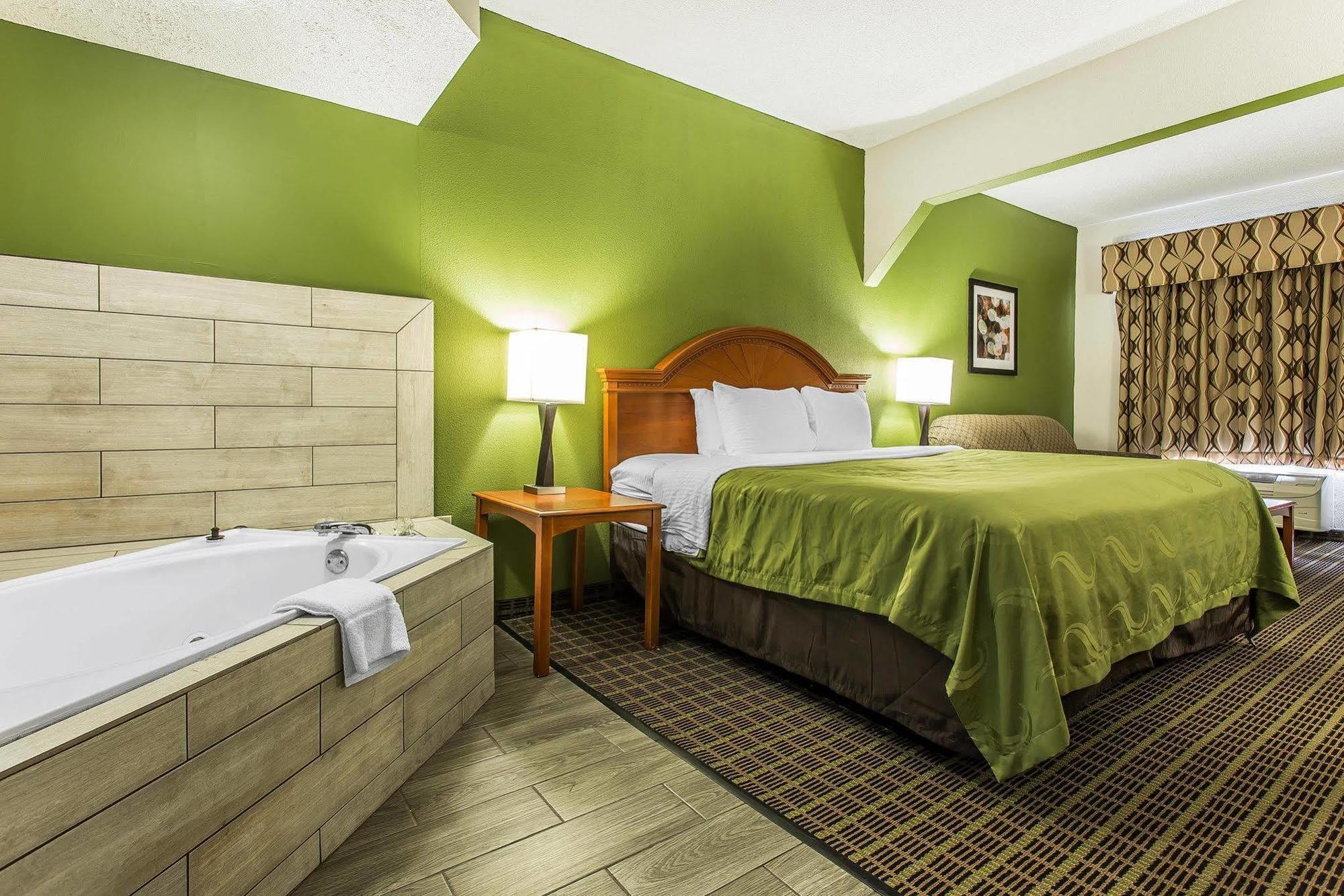 Quality Inn & Suites Бенсалем Екстер'єр фото