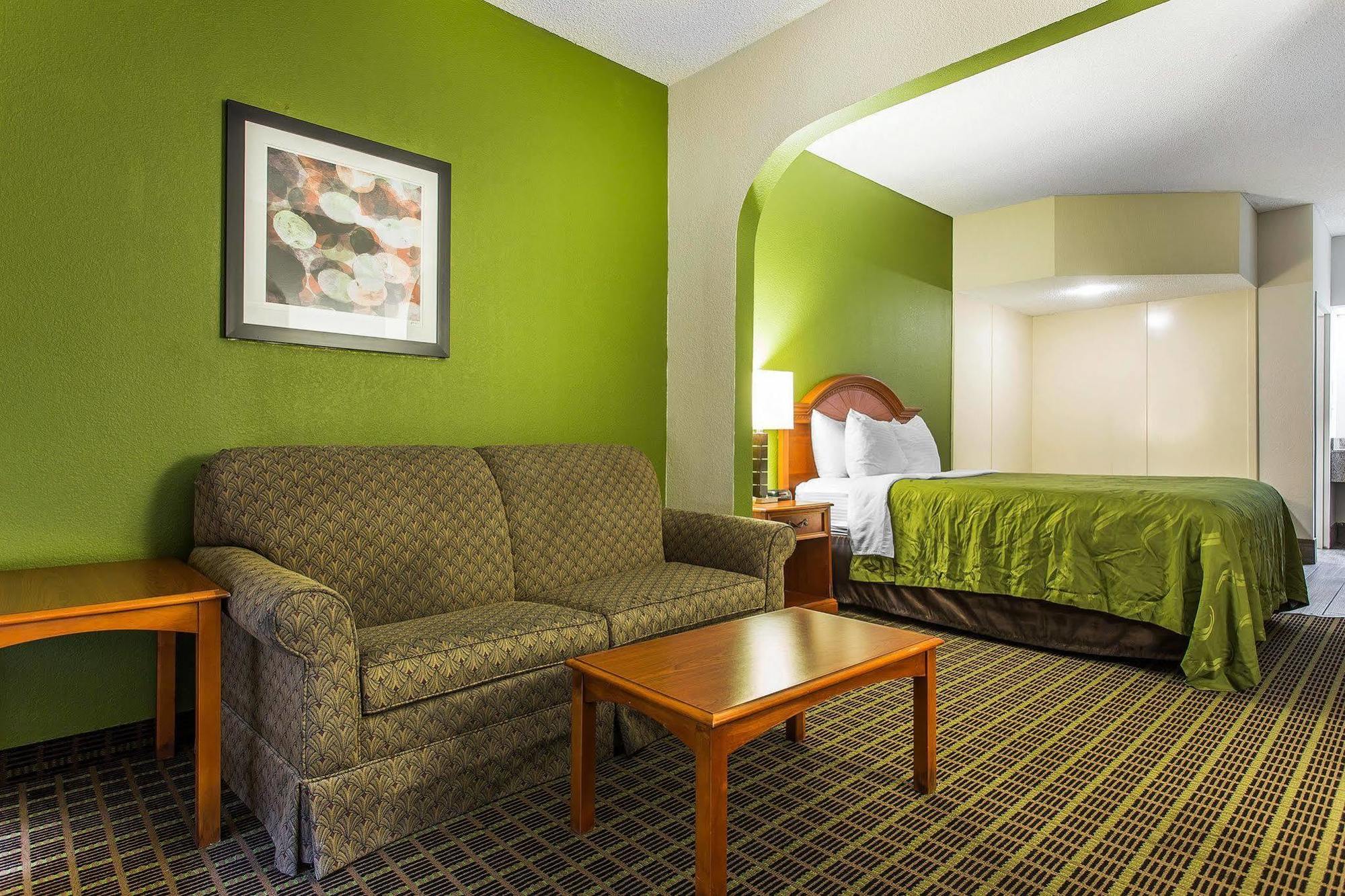 Quality Inn & Suites Бенсалем Екстер'єр фото